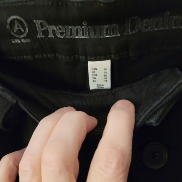 Size 14 premium denim black gaucho style jeans - Picture 2 of 3